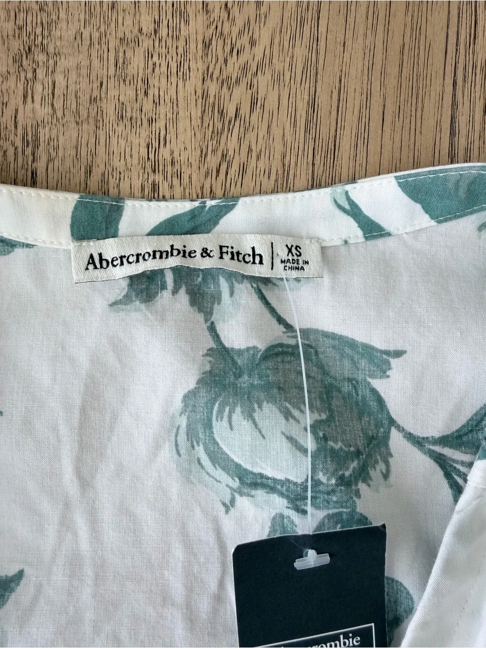 Abercrombie & Fitch Green Floral Tie-Front Crop Top Hook and Eye boho XS NEW